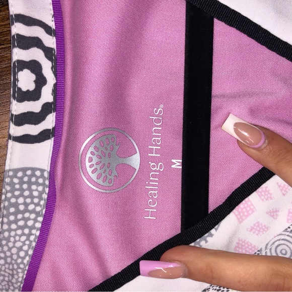 Healing Hands Purple Label Grosgrain Ribbon V-neck butterfly pattern scrub top - Picture 7 of 8